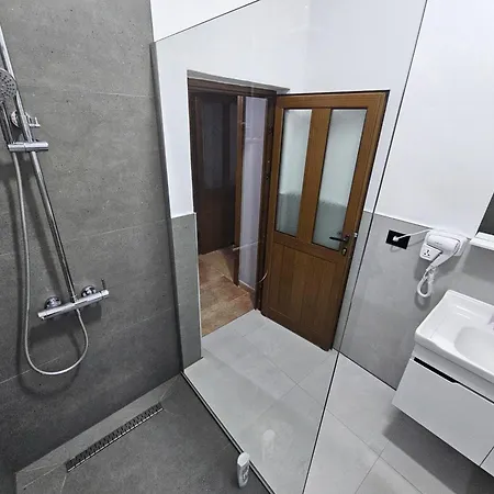 Hani I Ilirit Vendégház *