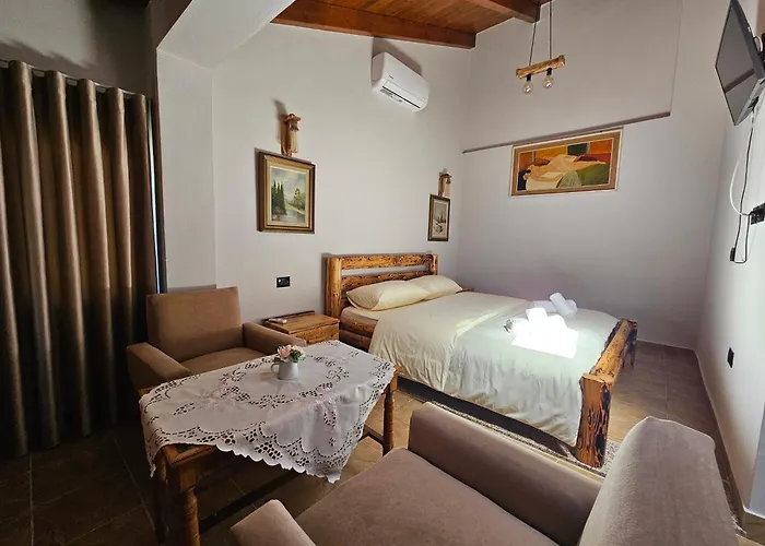 Hani I Ilirit بيت ضيافة Cerrik