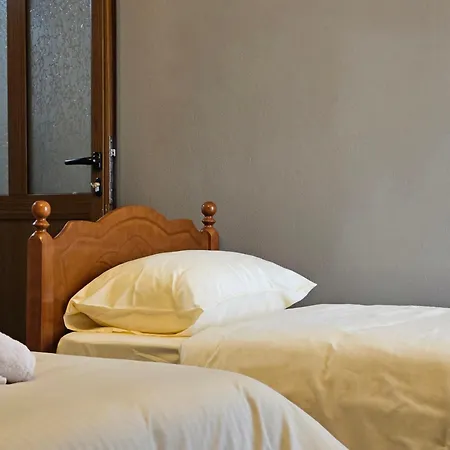 Hani I Ilirit בית הארחה *