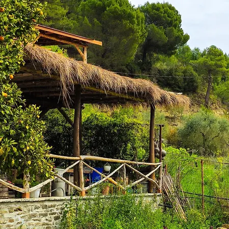 Hani I Ilirit בית הארחה